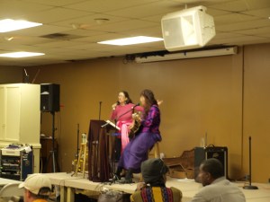 Two singers from Nashville serenade the crowd with country Christmas music